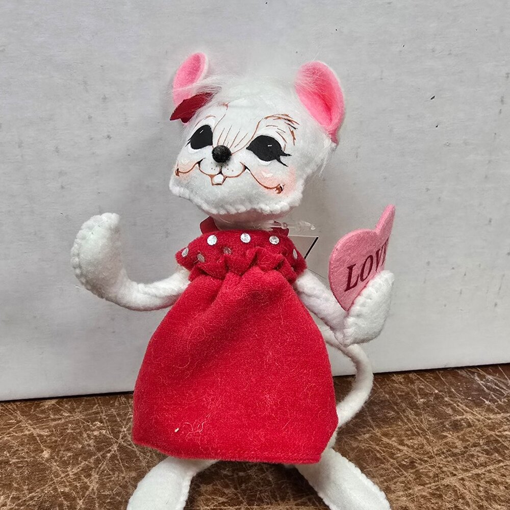 Annalee 6" Valentine Girl Mouse "960813"